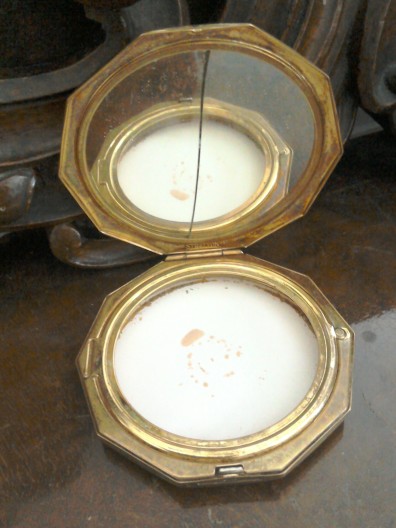 Compact with cracked mirror