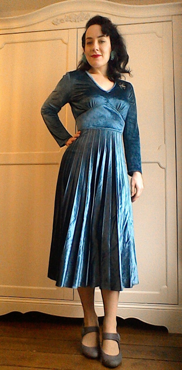 Vintage Seventies velvet teal pleated midi dress(2)