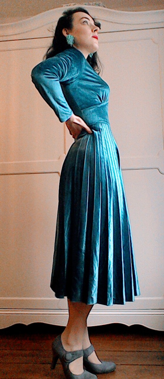 Vintage Seventies velvet teal pleated midi dress